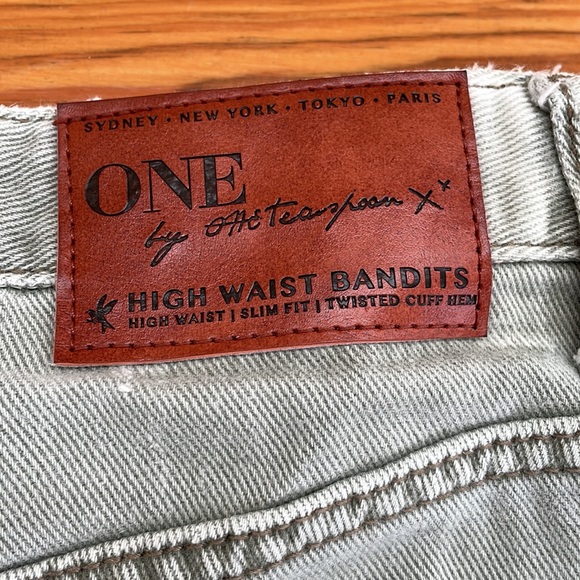 One teaspoon high waist shorts, size 26 - Picture 5 of 5
